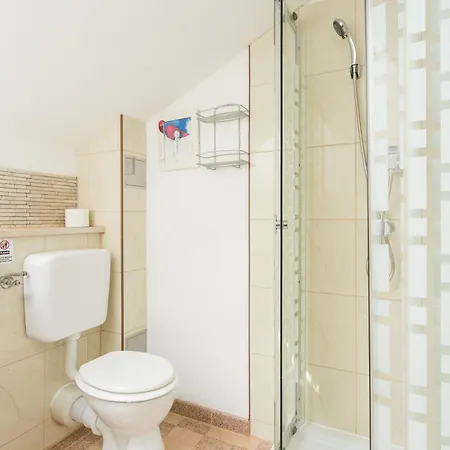 Apartment With A Parking Space Kastel Kambelovac, - 21027
