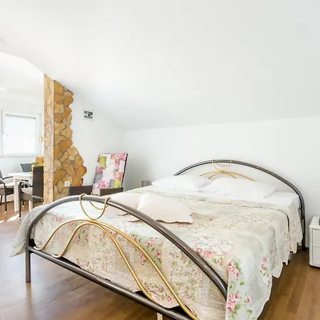 With Parking Space Kastel Kambelovac, - 21027 * Kastela