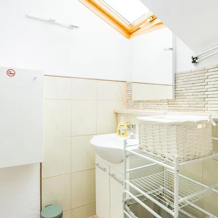 Apartament With Parking Space Kastel Kambelovac, - 21027 *